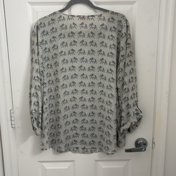 Closet BOGO: Pixley White/Gray Elephant Print Sheer Blouse XL - Picture 3 of 4
